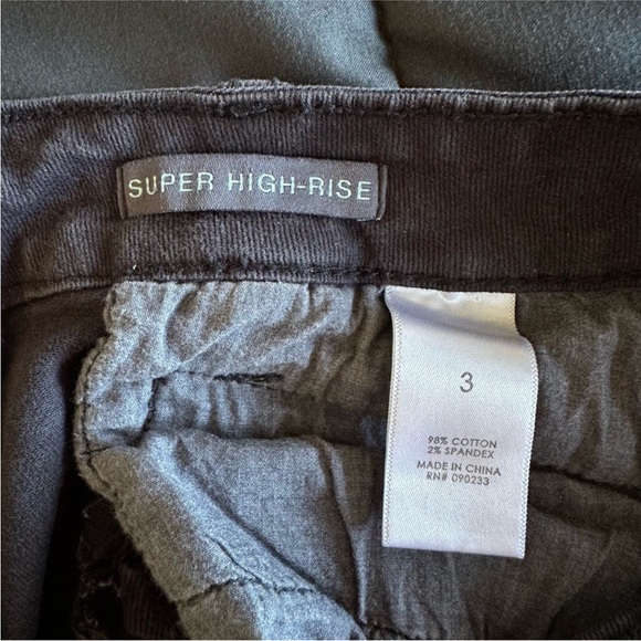 Kendall & Kylie Super High-Rise Black Zipper
Shorts SIZE 3 - Picture 7 of 8